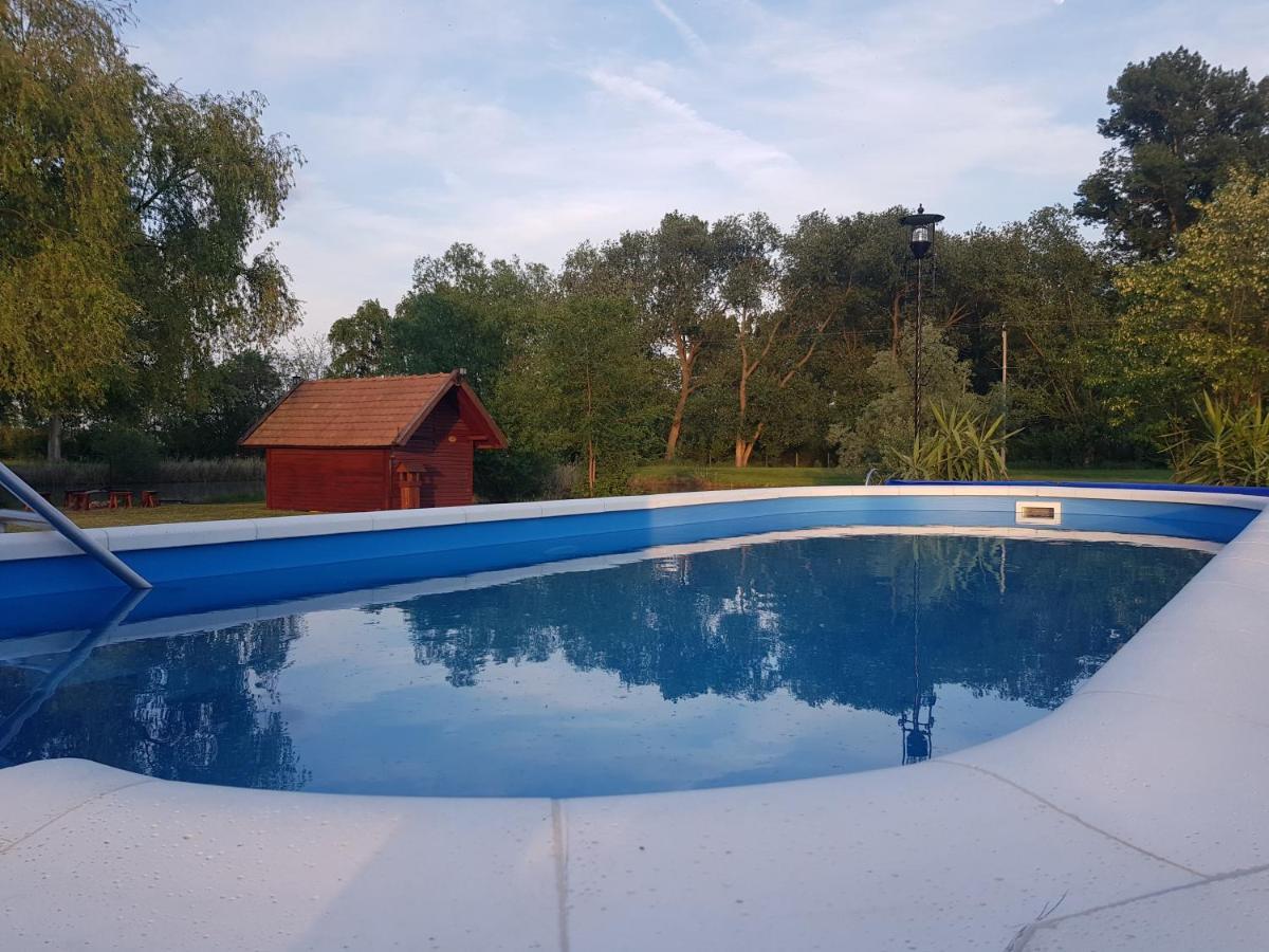 Szeruskert Vendeghaz Pusztaszer别墅 外观 照片