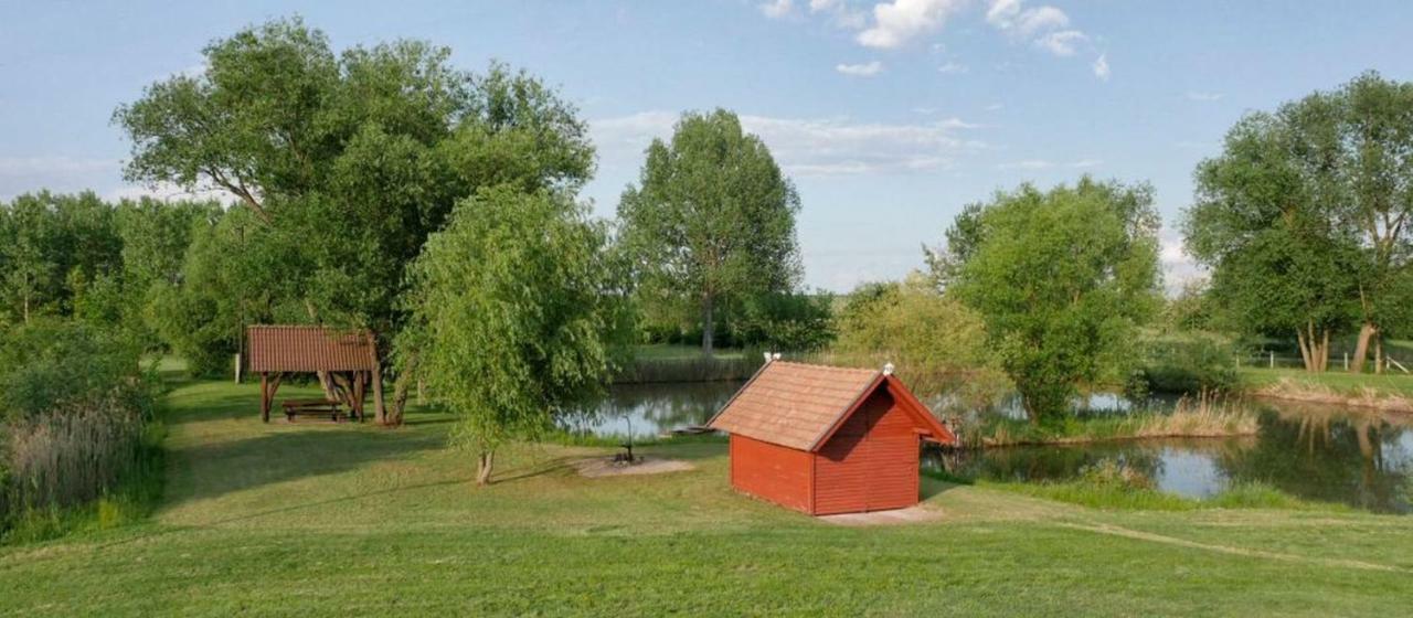 Szeruskert Vendeghaz Pusztaszer别墅 外观 照片